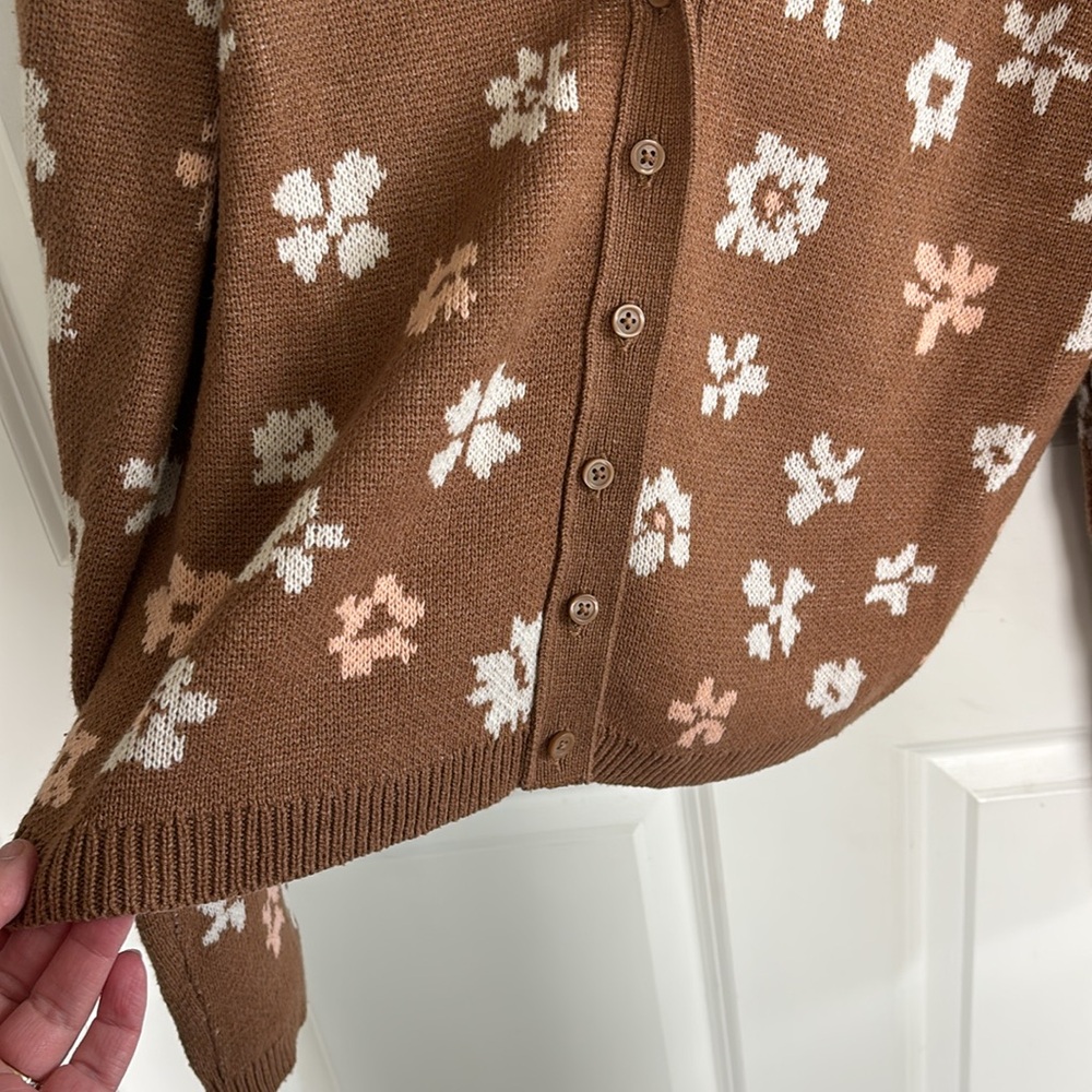 American Eagle Button Down Cardigan Sweater Flowers - Picture 4 of 6